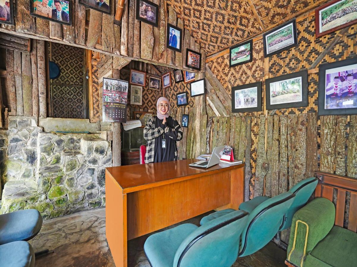 Oyo Homes 90915 Eco Tourism Desa Cihanjuang Rahayu Ciwangun Indah Camp Villas Bongkar Exterior foto