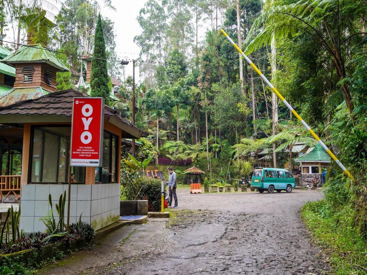 Oyo Homes 90915 Eco Tourism Desa Cihanjuang Rahayu Ciwangun Indah Camp Villas Bongkar Exterior foto