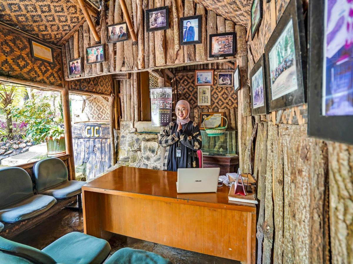 Oyo Homes 90915 Eco Tourism Desa Cihanjuang Rahayu Ciwangun Indah Camp Villas Bongkar Exterior foto