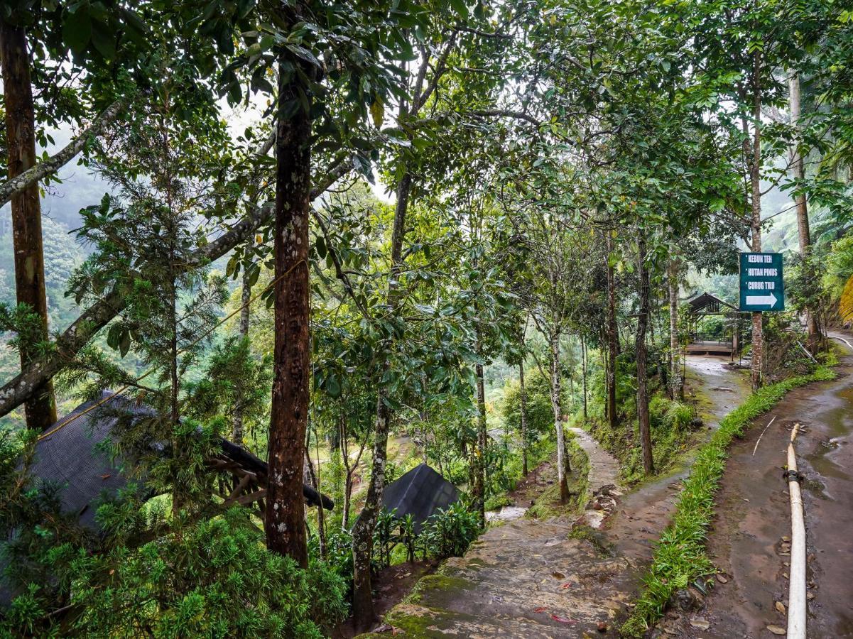 Oyo Homes 90915 Eco Tourism Desa Cihanjuang Rahayu Ciwangun Indah Camp Villas Bongkar Exterior foto