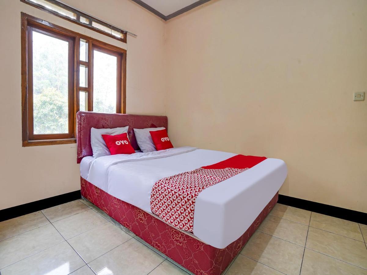 Oyo Homes 90915 Eco Tourism Desa Cihanjuang Rahayu Ciwangun Indah Camp Villas Bongkar Exterior foto