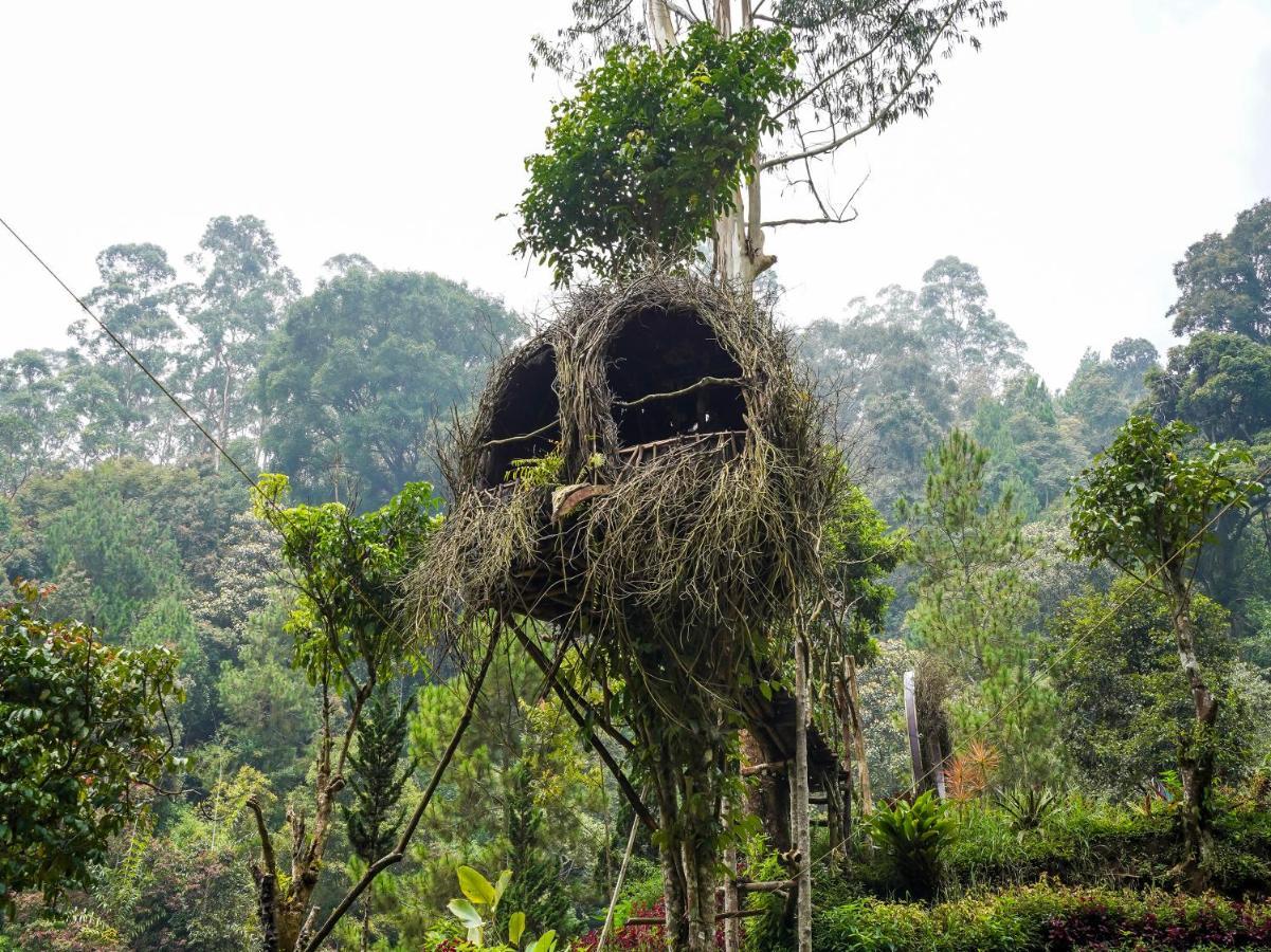 Oyo Homes 90915 Eco Tourism Desa Cihanjuang Rahayu Ciwangun Indah Camp Villas Bongkar Exterior foto