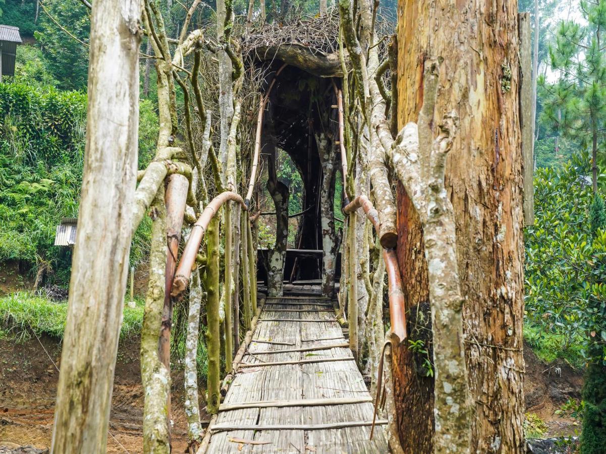 Oyo Homes 90915 Eco Tourism Desa Cihanjuang Rahayu Ciwangun Indah Camp Villas Bongkar Exterior foto